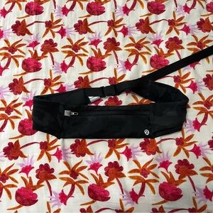 Lululemon fast and free belt